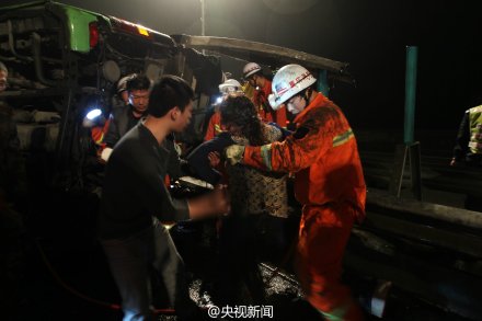 包茂高速重庆黔江段车祸