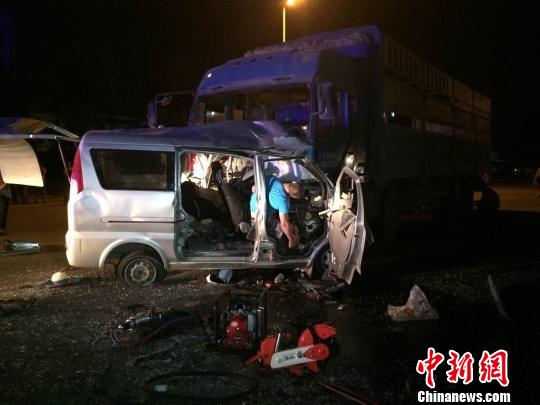 37705820 哈尔滨机场路重特大交通事故现场